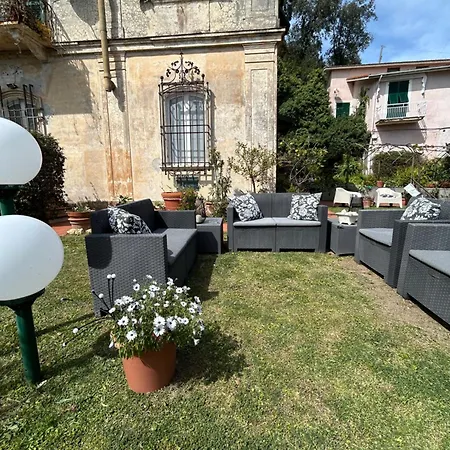 לינה וארוחת בוקר Caligo Secret Garden Vicino Alle Cinque Terre לה ספציה