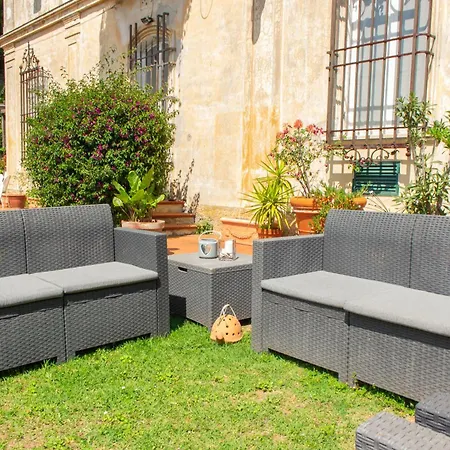 Oda ve Kahvaltı Caligo Stanza Privata In D'epoca Con Giardino E Vista Mare